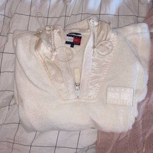 VINTAGE TOMMY HILFIGER JACKET!